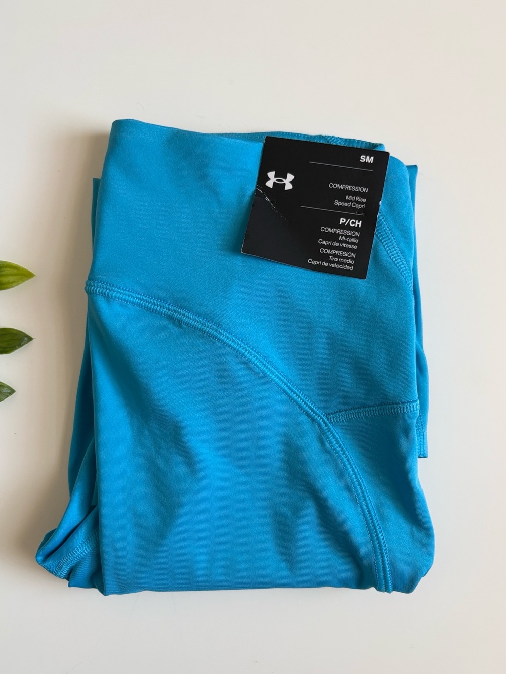 NWT under armour bright teal performance mid rise capri leggings